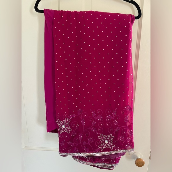 Beautiful Saree! - Picture 4 of 11